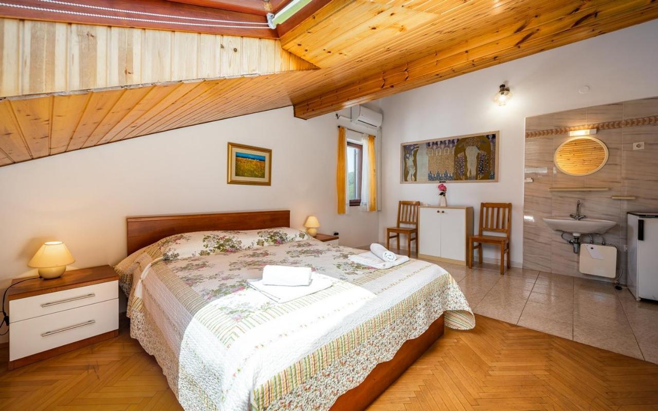 Bašanija Apartmani Lido מראה חיצוני תמונה