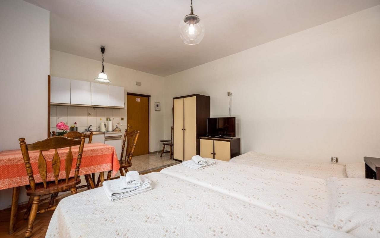 Bašanija Apartmani Lido מראה חיצוני תמונה