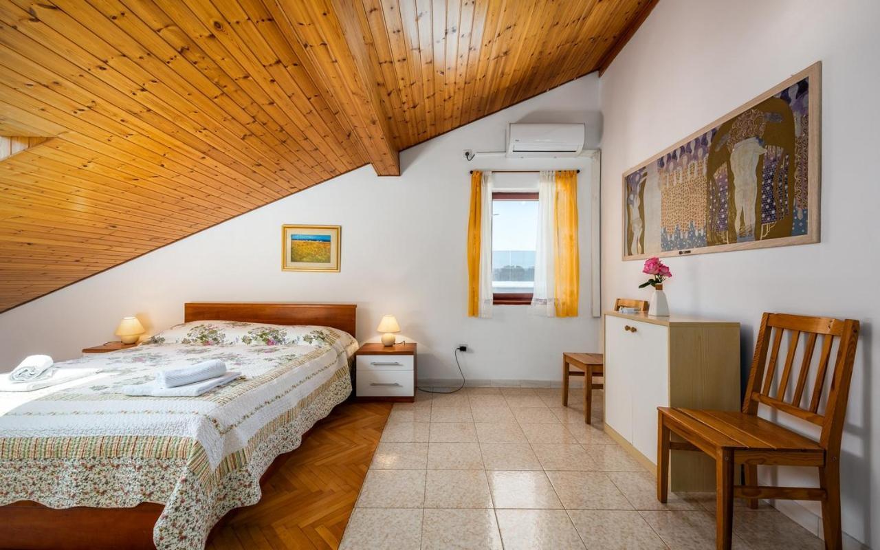 Bašanija Apartmani Lido מראה חיצוני תמונה